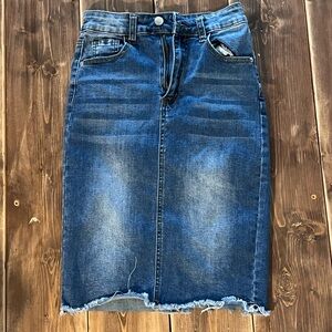 SHEIN Blue Denim Skirt with Raw Edge